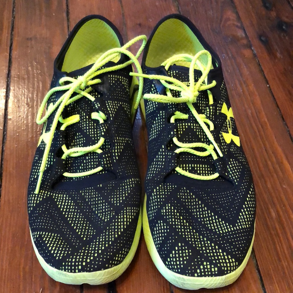 Underarmour speedform tennis shoes 11.5